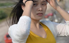 三个人把我弄得走不动路